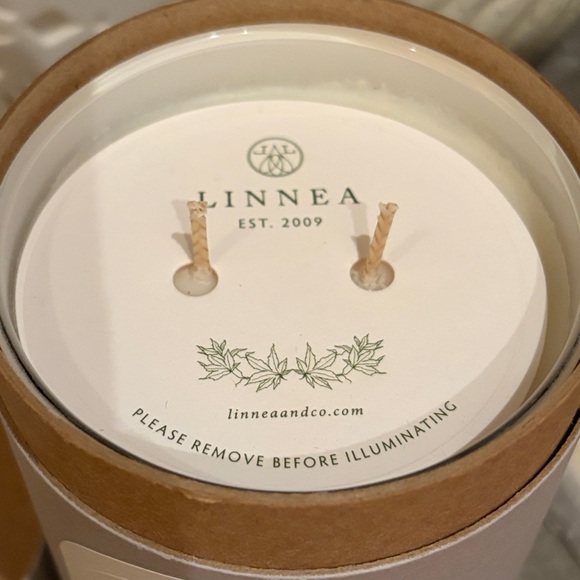 NEW Anthro Linnea Bourbon Tabac scented Candle Double Wick Winter gift box NIB - Picture 6 of 10